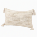 Cojín rectangular 50 x 30 cm de algodón beige con textura tejida y borlas